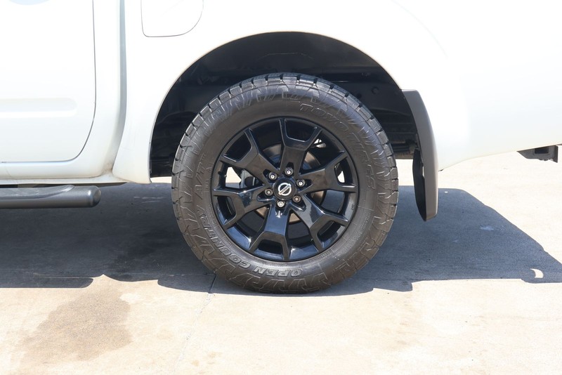Nissan Frontier Vehicle Full-screen Gallery Image 17