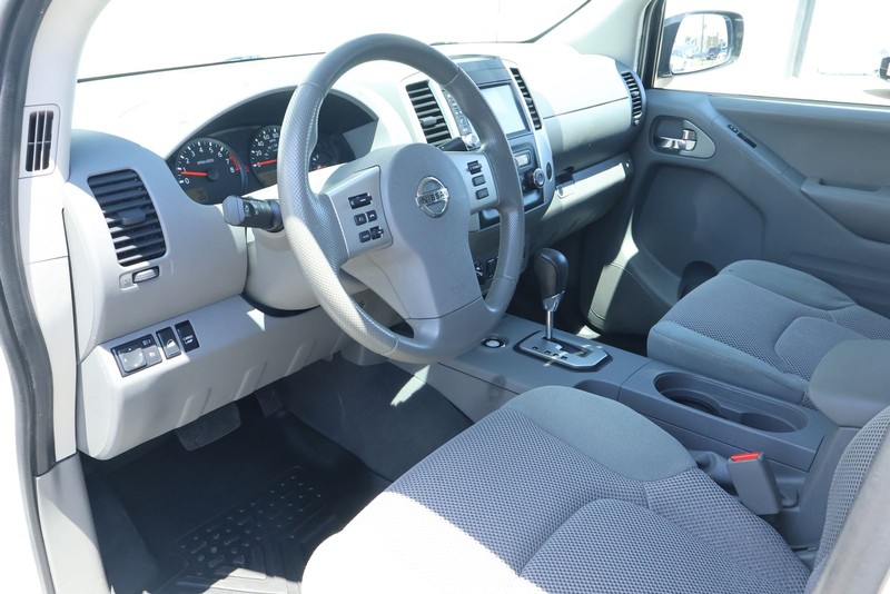 Nissan Frontier Vehicle Full-screen Gallery Image 19