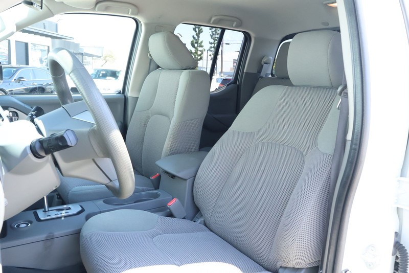Nissan Frontier Vehicle Full-screen Gallery Image 20