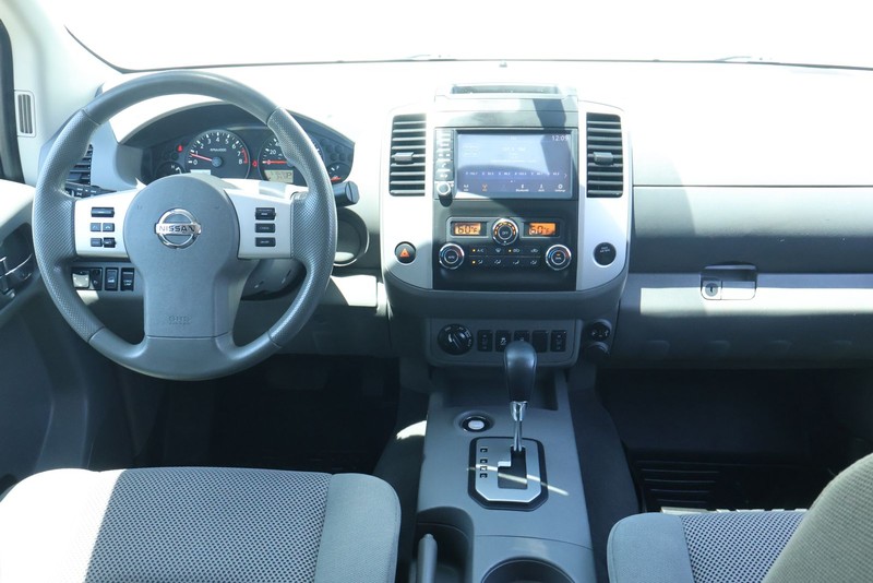Nissan Frontier Vehicle Full-screen Gallery Image 26