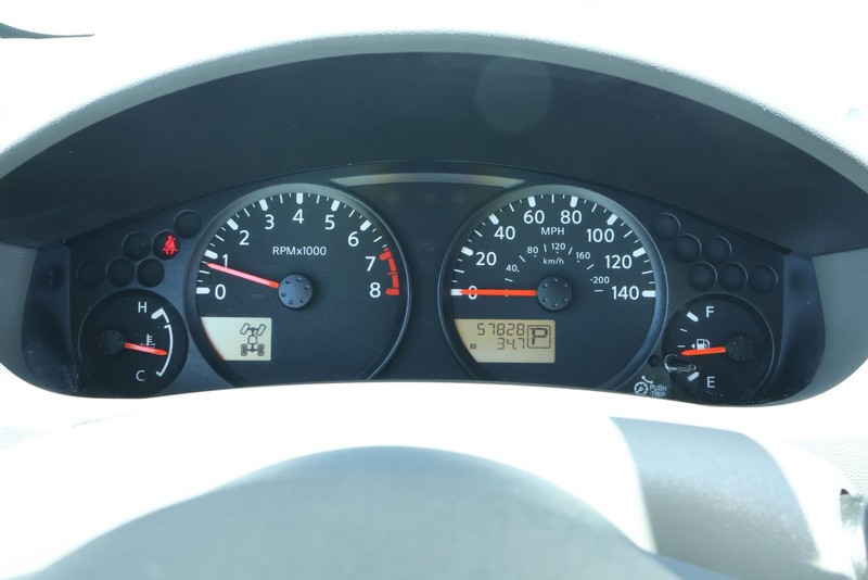 Nissan Frontier Vehicle Full-screen Gallery Image 27