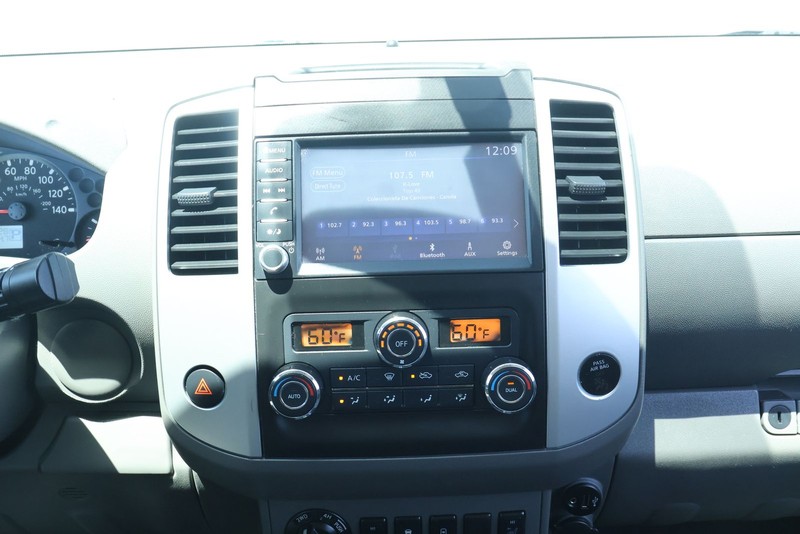 Nissan Frontier Vehicle Full-screen Gallery Image 29