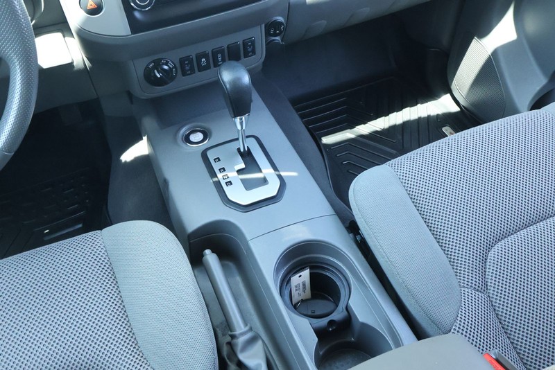 Nissan Frontier Vehicle Full-screen Gallery Image 31
