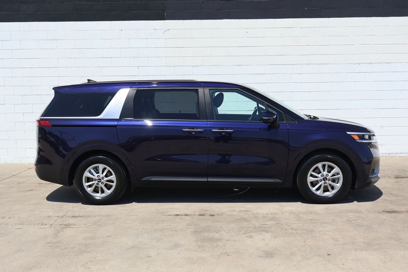 Kia Carnival Vehicle Full-screen Gallery Image 04