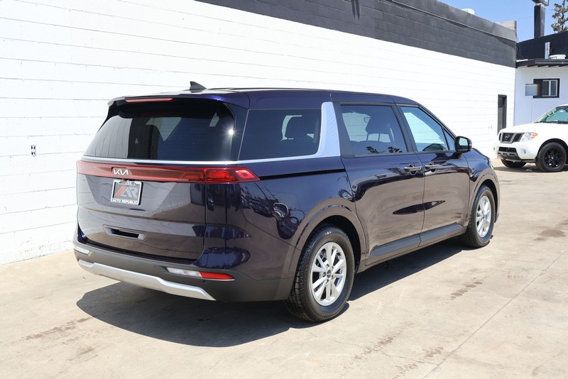 Kia Carnival Vehicle Full-screen Gallery Image 05