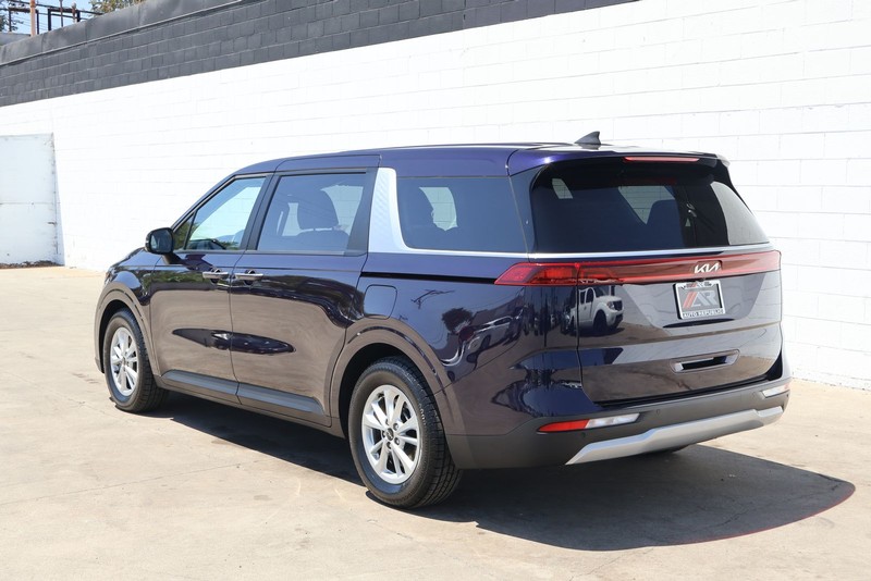 Kia Carnival Vehicle Full-screen Gallery Image 11