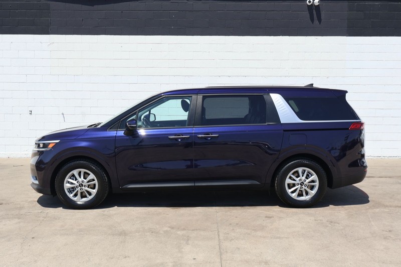 Kia Carnival Vehicle Full-screen Gallery Image 12
