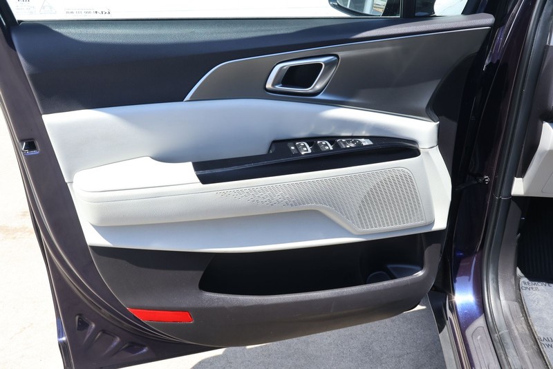 Kia Carnival Vehicle Full-screen Gallery Image 17