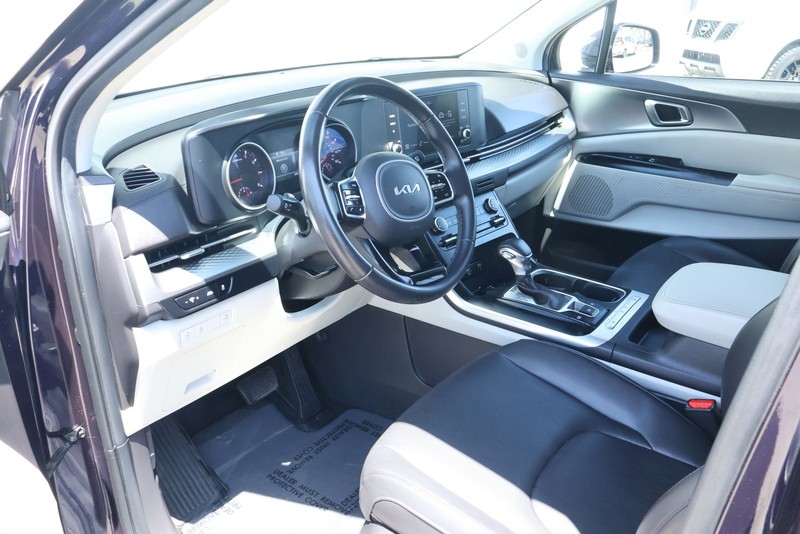 Kia Carnival Vehicle Full-screen Gallery Image 18