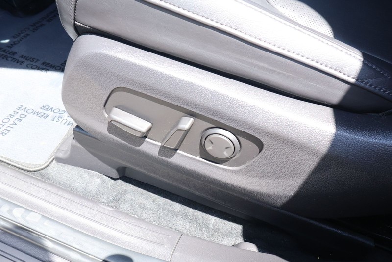 Kia Carnival Vehicle Full-screen Gallery Image 19