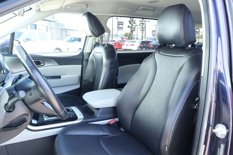 Kia Carnival Vehicle Full-screen Gallery Image 20