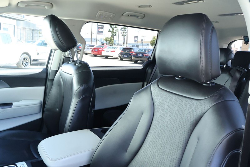 Kia Carnival Vehicle Full-screen Gallery Image 21