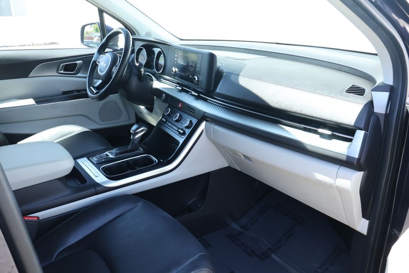 Kia Carnival Vehicle Full-screen Gallery Image 22
