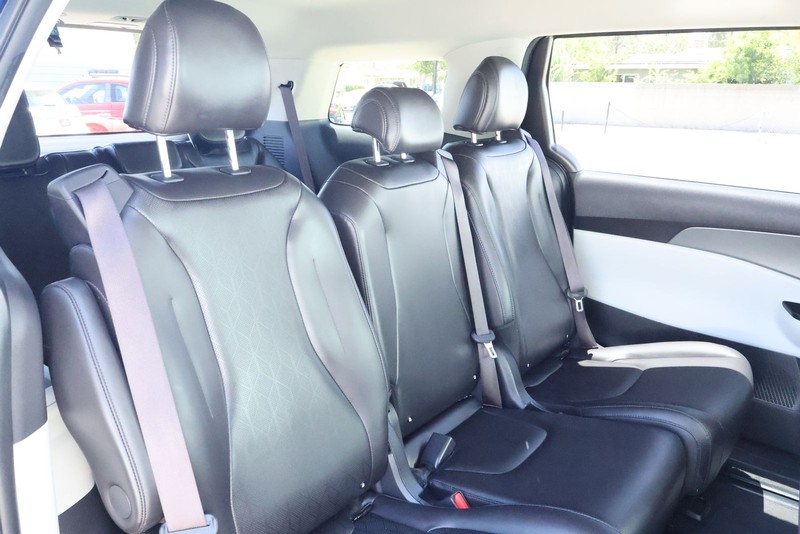Kia Carnival Vehicle Full-screen Gallery Image 25