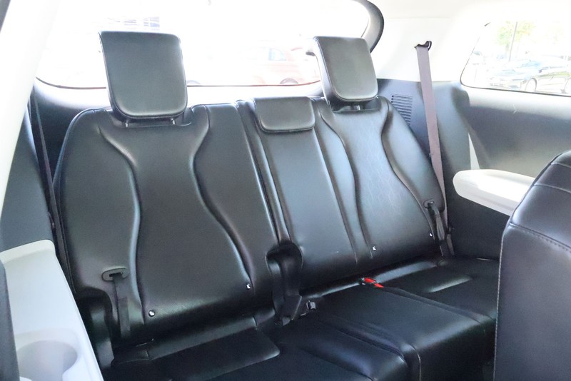 Kia Carnival Vehicle Full-screen Gallery Image 26