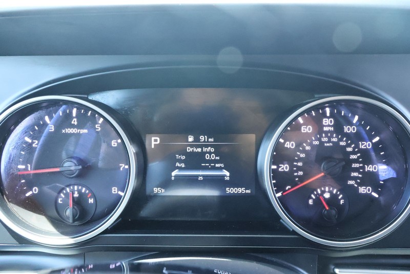 Kia Carnival Vehicle Full-screen Gallery Image 30