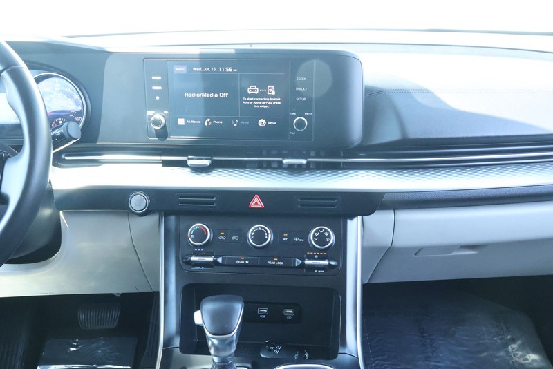 Kia Carnival Vehicle Full-screen Gallery Image 32