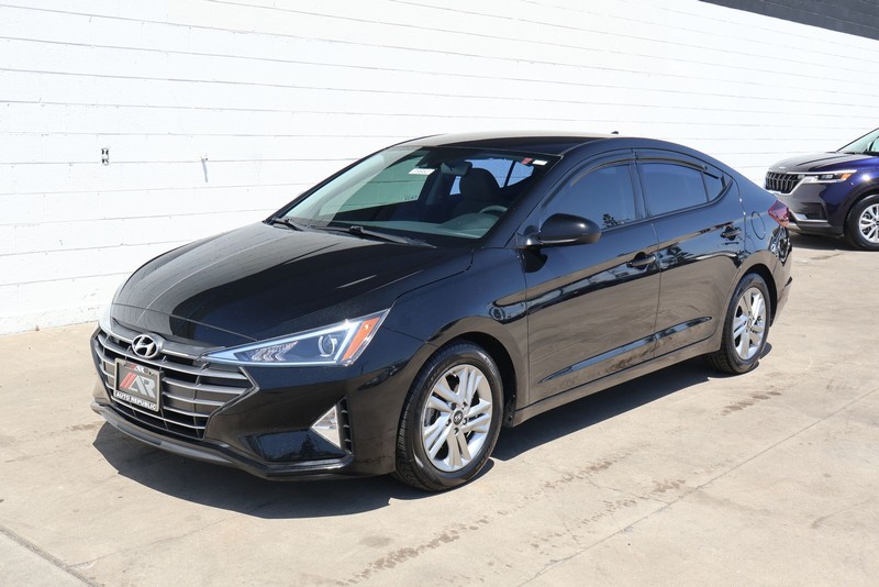Hyundai Elantra Vehicle Full-screen Gallery Image 12
