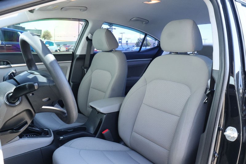 Hyundai Elantra Vehicle Full-screen Gallery Image 17