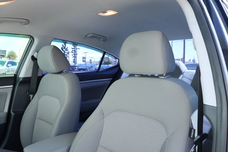 Hyundai Elantra Vehicle Full-screen Gallery Image 18