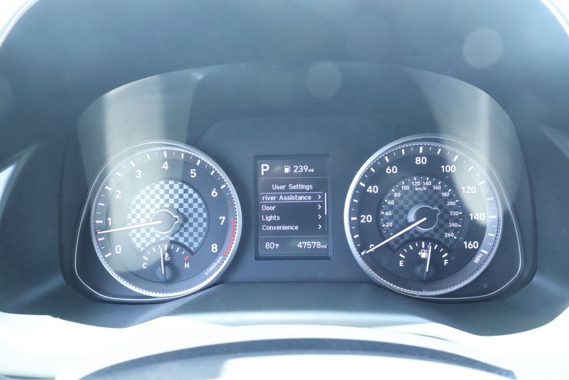 Hyundai Elantra Vehicle Full-screen Gallery Image 23