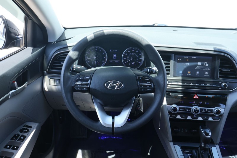 Hyundai Elantra Vehicle Full-screen Gallery Image 24