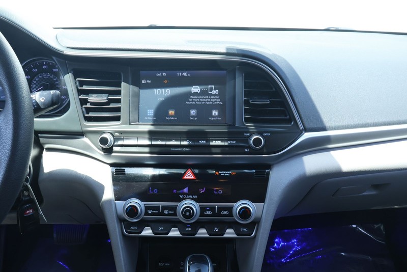 Hyundai Elantra Vehicle Full-screen Gallery Image 25