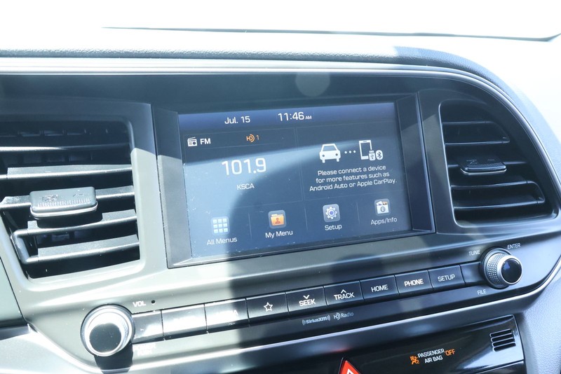 Hyundai Elantra Vehicle Full-screen Gallery Image 26