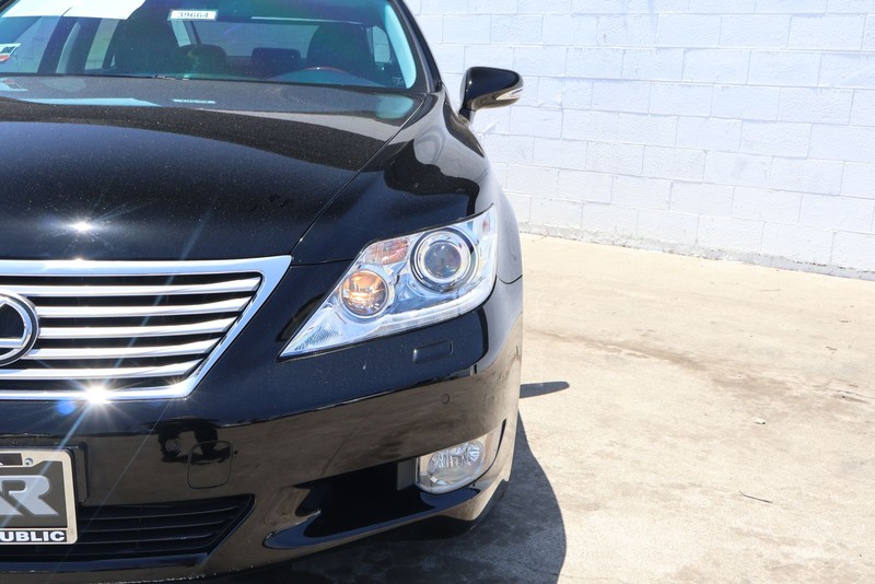 Lexus LS 460 Vehicle Full-screen Gallery Image 03