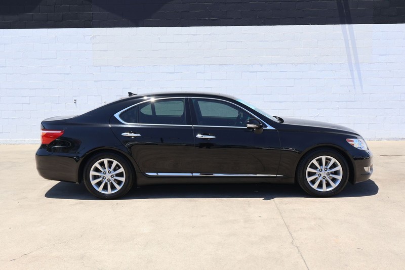 Lexus LS 460 Vehicle Full-screen Gallery Image 04