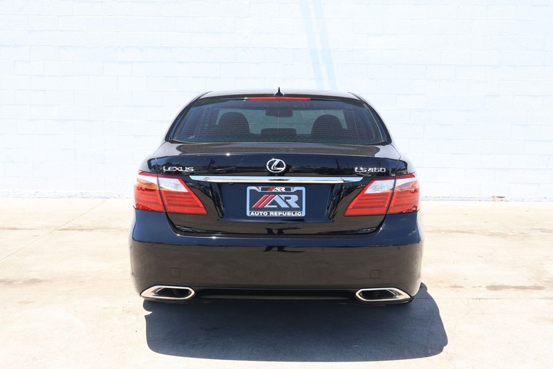 Lexus LS 460 Vehicle Full-screen Gallery Image 06