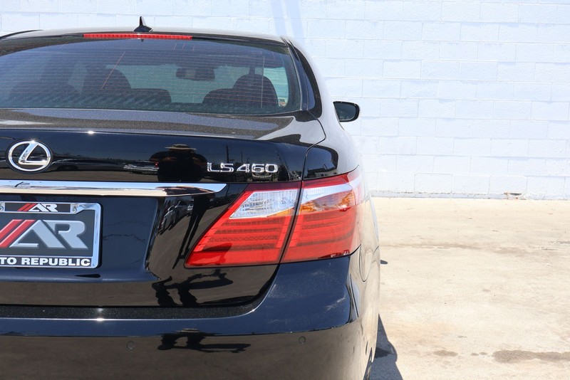 Lexus LS 460 Vehicle Full-screen Gallery Image 07