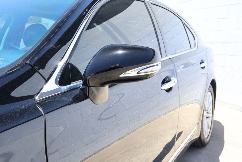 Lexus LS 460 Vehicle Full-screen Gallery Image 13