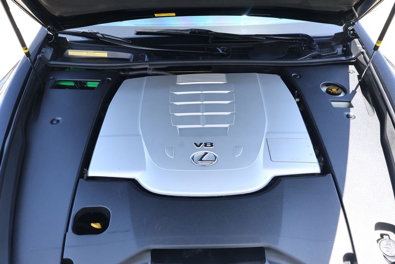Lexus LS 460 Vehicle Full-screen Gallery Image 14