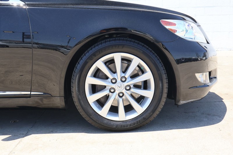 Lexus LS 460 Vehicle Full-screen Gallery Image 15