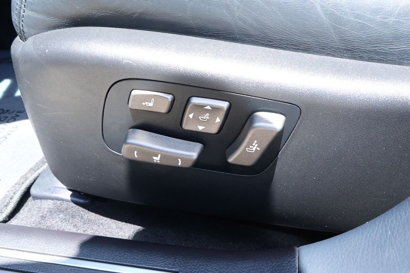 Lexus LS 460 Vehicle Full-screen Gallery Image 21