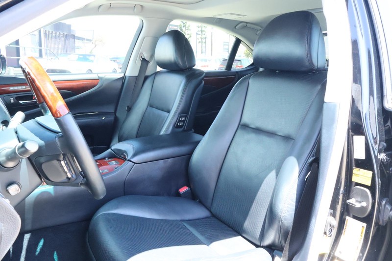 Lexus LS 460 Vehicle Full-screen Gallery Image 22