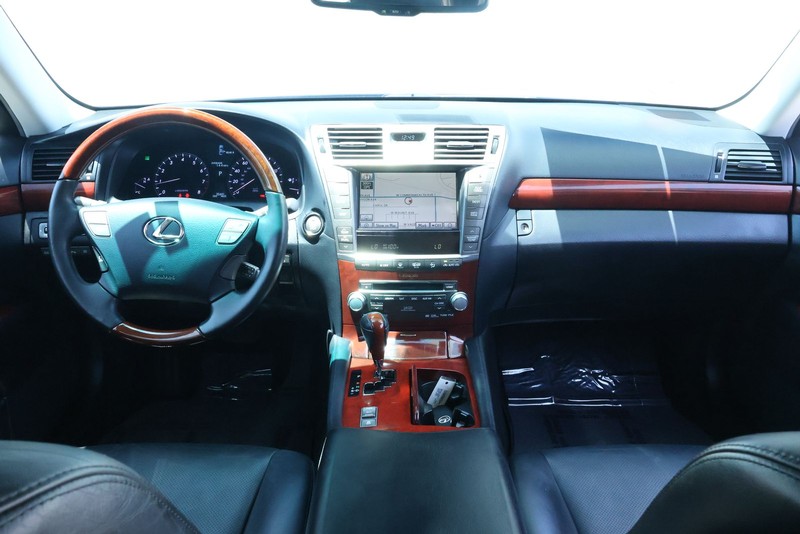Lexus LS 460 Vehicle Full-screen Gallery Image 29