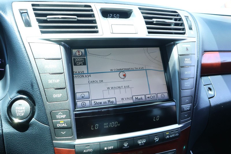 Lexus LS 460 Vehicle Full-screen Gallery Image 33