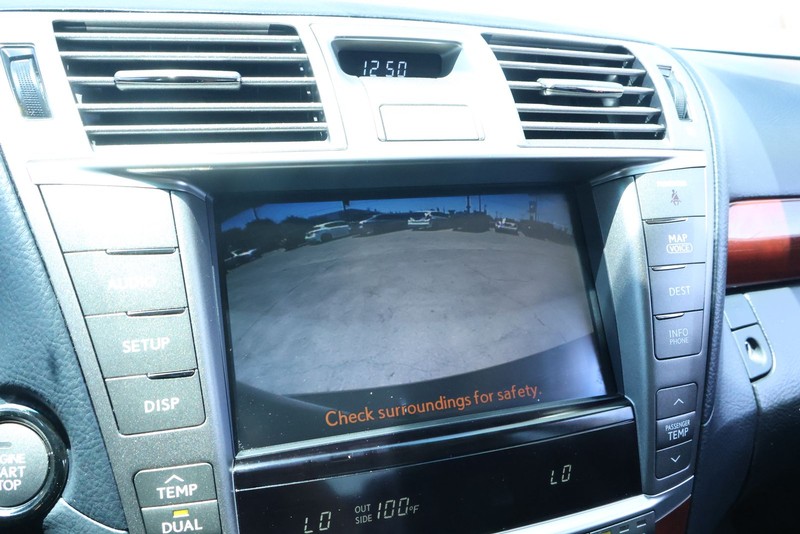 Lexus LS 460 Vehicle Full-screen Gallery Image 34