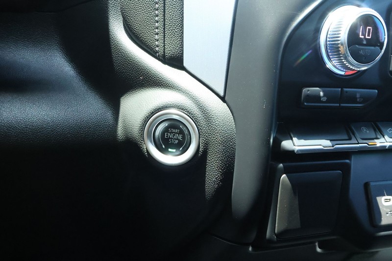 GMC Sierra 1500 Vehicle Full-screen Gallery Image 32