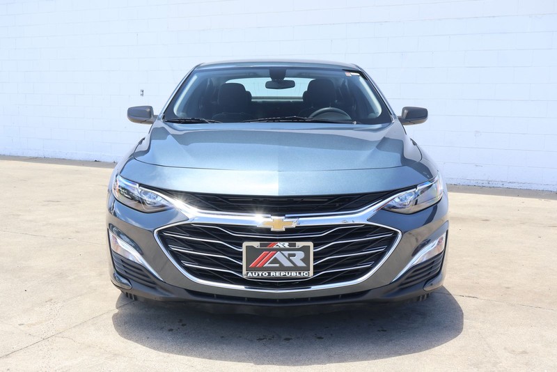 Chevrolet Malibu Vehicle Full-screen Gallery Image 02
