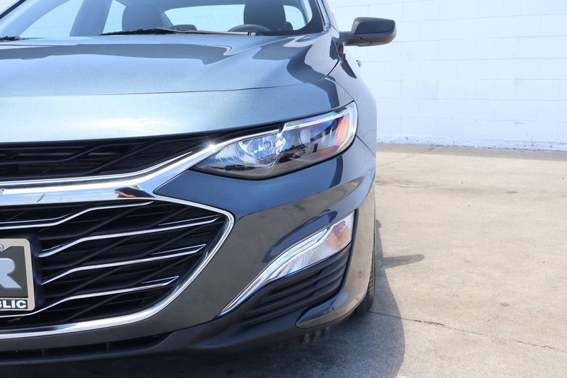 Chevrolet Malibu Vehicle Full-screen Gallery Image 03