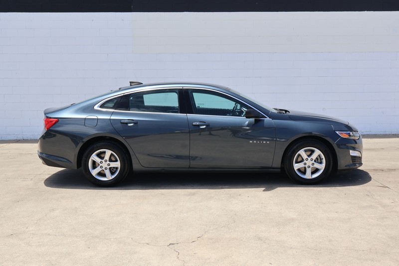 Chevrolet Malibu Vehicle Full-screen Gallery Image 04