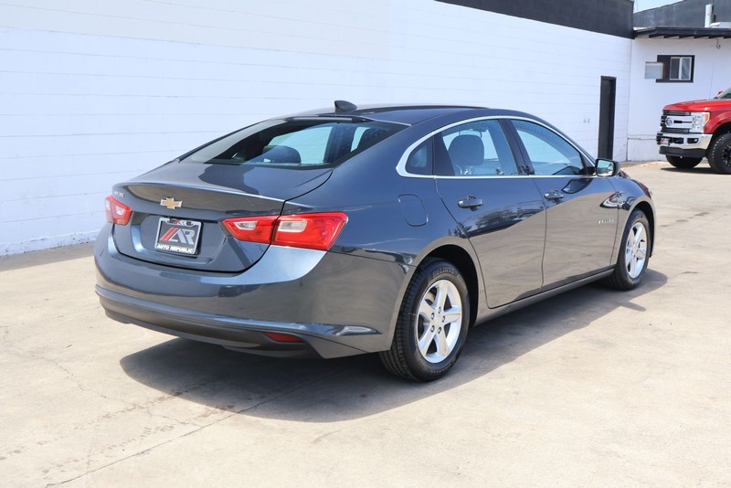Chevrolet Malibu Vehicle Full-screen Gallery Image 05