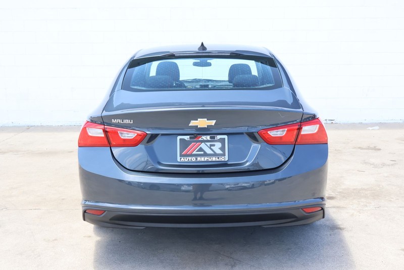 Chevrolet Malibu Vehicle Full-screen Gallery Image 06