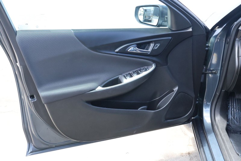 Chevrolet Malibu Vehicle Full-screen Gallery Image 15