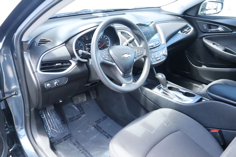 Chevrolet Malibu Vehicle Full-screen Gallery Image 16