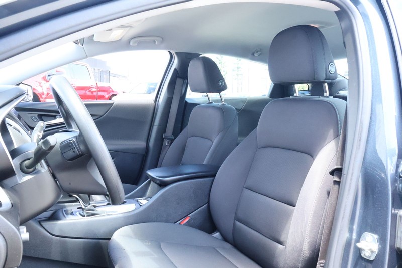 Chevrolet Malibu Vehicle Full-screen Gallery Image 17