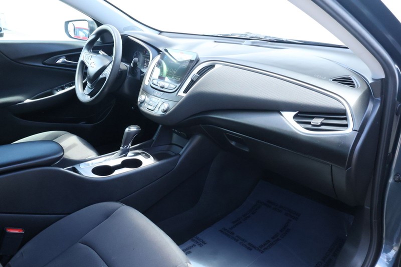 Chevrolet Malibu Vehicle Full-screen Gallery Image 19